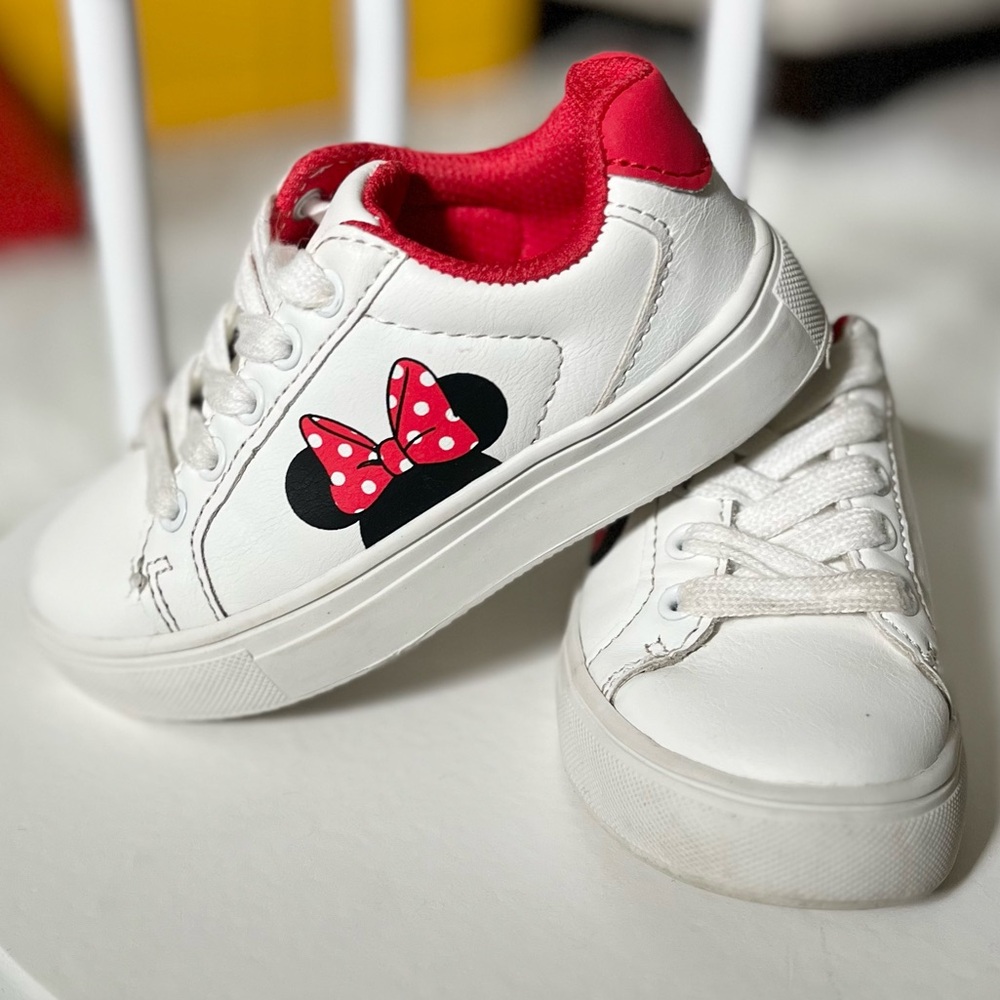 Disney Minnie Mouse White and Red Kids Sneakers with bow toddler 7